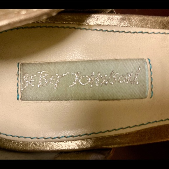 BETSEY JOHNSON TAUPE METALLIC HEELS-8.5M 🔥 - Picture 7 of 8